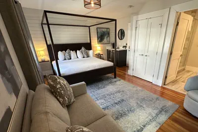 Photo 2 - Contemporary 1 Bed/ 1 Bath on Historic Pelham St