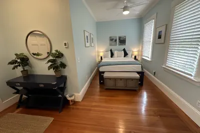 Photo 2 - Exposed Brick Suite 1 Bed/ 1 Bath/ Pullout Sofa