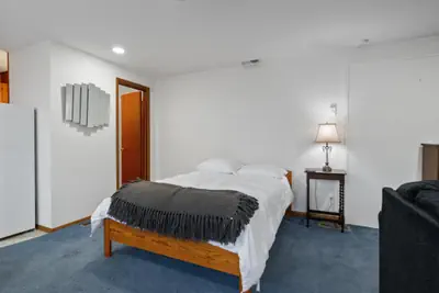 Photo 3 - Sunflower Studio - 7 Minutes to UO & 4 Minutes to Downtown