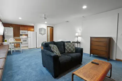 Photo 2 - Sunflower Studio - 7 Minutes to UO & 4 Minutes to Downtown