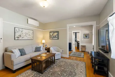 Photo 3 - Elizabeth Page House - Charming & Modern Bungalow