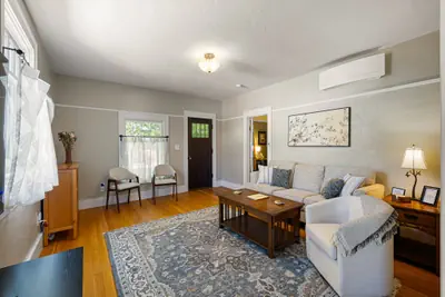 Photo 5 - Elizabeth Page House - Charming & Modern Bungalow