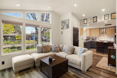 Photo 3 - Zen Den - 10 Minutes to Autzen & Downtown