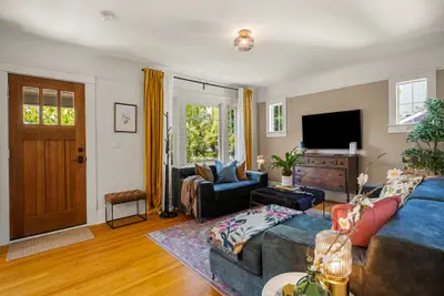 Photo 4 - Orchard Luxe - Modern Home in Walking Distance to UO