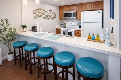 Photo 3 - Family Condo - Pool, Jacuzzi & BBQ - Walk to Beach
