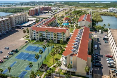 Photo 2 - Family Condo - Pool, Jacuzzi & BBQ - Walk to Beach
