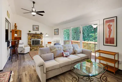 Photo 2 - Wake Robin House - Comfortable & Close to Campus