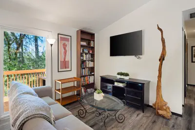 Photo 4 - Wake Robin House - Comfortable & Close to Campus