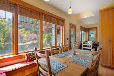 Photo 2 - Craftsman Grove - 10 Minutes to Campus