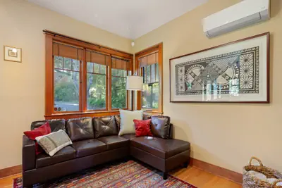 Photo 4 - Craftsman Grove - 10 Minutes to Campus