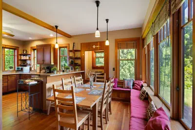 Photo 5 - Craftsman Grove - 10 Minutes to Campus