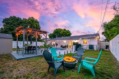 Photo 2 - Family-Friendly Oasis with Heated Pool BBQ FirePit