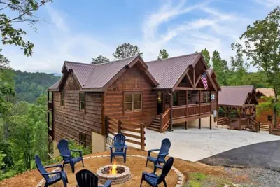 Photo 2 - Smoky Summit Lodge