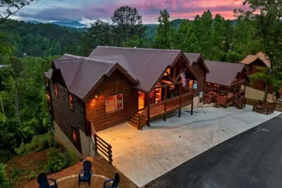 Photo 5 - Smoky Summit Lodge