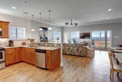 Photo 3 - BeachGate Condo Suites and Oceanfront Resort - Deluxe Suite 2 Bedroom #1
