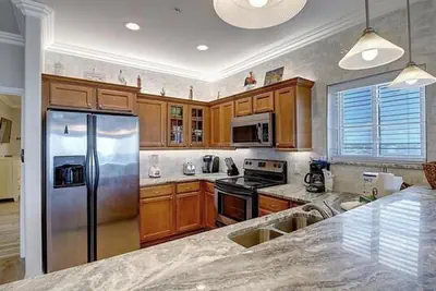 Photo 5 - BeachGate Condo Suites and Oceanfront Resort - Deluxe Suite 2 Bedroom #1