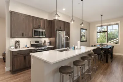 Photo 2 - Downtown Flat