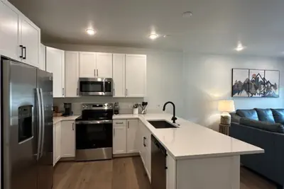Photo 5 - Luxury Stay Meets Family Fun: Premier 1BR Retreat