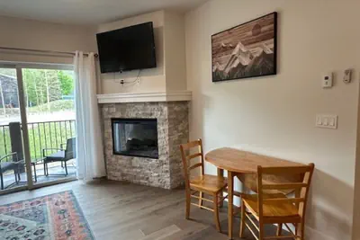 Photo 2 - Luxury Stay Meets Family Fun: Premier 1BR Retreat