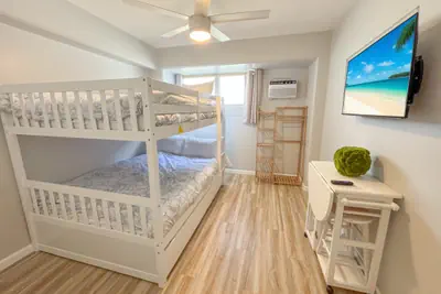 Photo 5 - Modern Beachy Kuhio at Waikiki 2-Bedroom