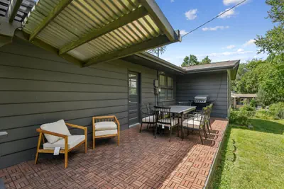 Photo 4 - Backyard on Melrose - Walk to Kinnick & Hospital