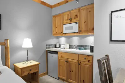 Photo 3 - Schweitzer PM: Selkirk Split King - Family Suite w/ Balcony