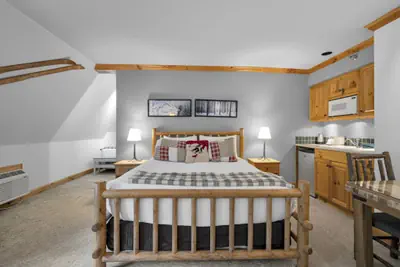 Photo 2 - Schweitzer PM: Selkirk Split King - Family Suite w/ Balcony