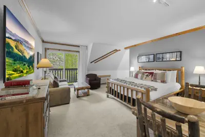Photo 5 - Schweitzer PM: Selkirk Split King - Family Suite w/ Balcony