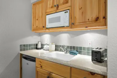 Photo 4 - Schweitzer PM: Selkirk Split King - Family Suite w/ Balcony