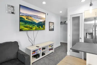 Photo 4 - Schweitzer PM: Selkirk Bungalow Sleeps 8