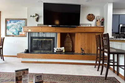 Photo 5 - Studio in Lakeside Village, Updated Kitchen & Bath