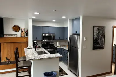 Photo 2 - Studio in Lakeside Village, Updated Kitchen & Bath