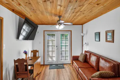 Photo 4 - Rouge Cobb Mountain Hotel - Cabin 2