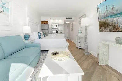 Photo 2 - Islander Beach Resort 404