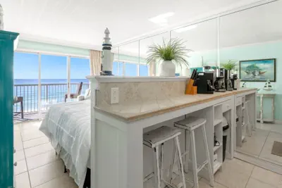Photo 4 - Islander Beach Resort 504