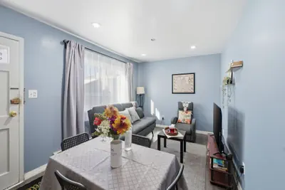 Photo 2 - Cozy Comfy Room in Queens