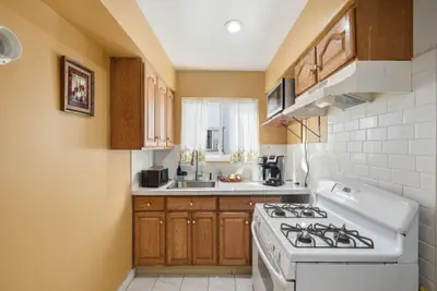 Photo 3 - Cozy Comfy Room in Queens