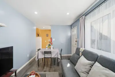 Photo 4 - Cozy Comfy Room in Queens