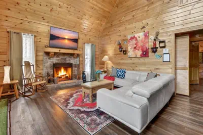 Photo 2 - Manaaki - The Happy Cabin