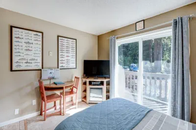 Photo 2 - 37SLL - Economical - Convenient - Kitchenette - Sleeps 2