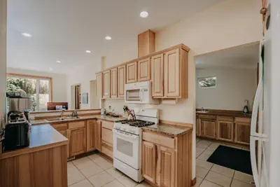 Photo 5 - 70MBR- Hot Tub - BBQ - Wi-Fi - Pets Ok - Sleeps 8