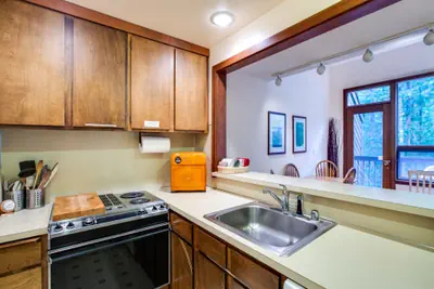 Photo 4 - 85SW - Fireplace - WiFi - Washer/Dryer - Dishwasher - Sleeps 4