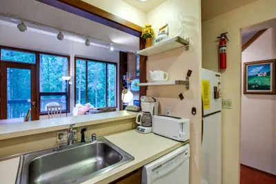 Photo 5 - 85SW - Fireplace - WiFi - Washer/Dryer - Dishwasher - Sleeps 4