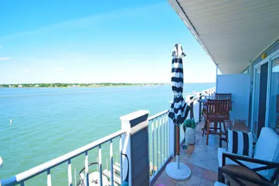 Photo 5 - Harbour Island 406K