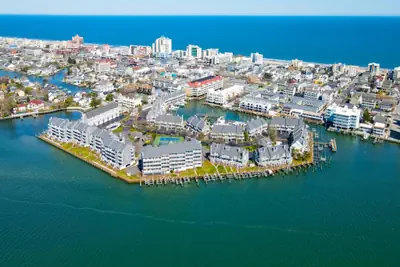 Photo 2 - Harbour Island 46G