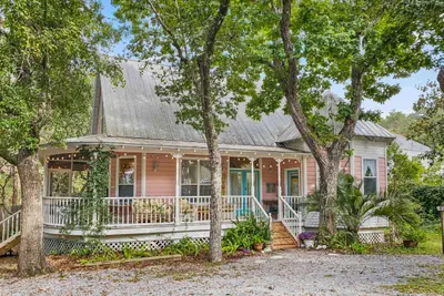 Photo 3 - The Pink House | Sleeps 10 | 2-minute walk from Seaside/Beach