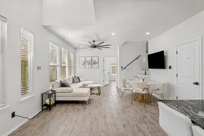 Photo 2 - 4BR FIFA World Cup townhome with private baths