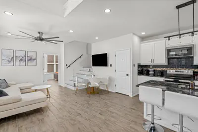 Photo 3 - 4BR FIFA World Cup townhome with private baths