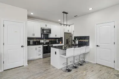 Photo 5 - 4BR FIFA World Cup townhome with private baths