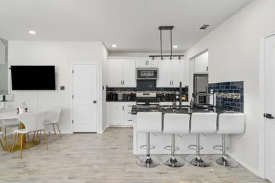 Photo 4 - 4BR FIFA World Cup townhome with private baths